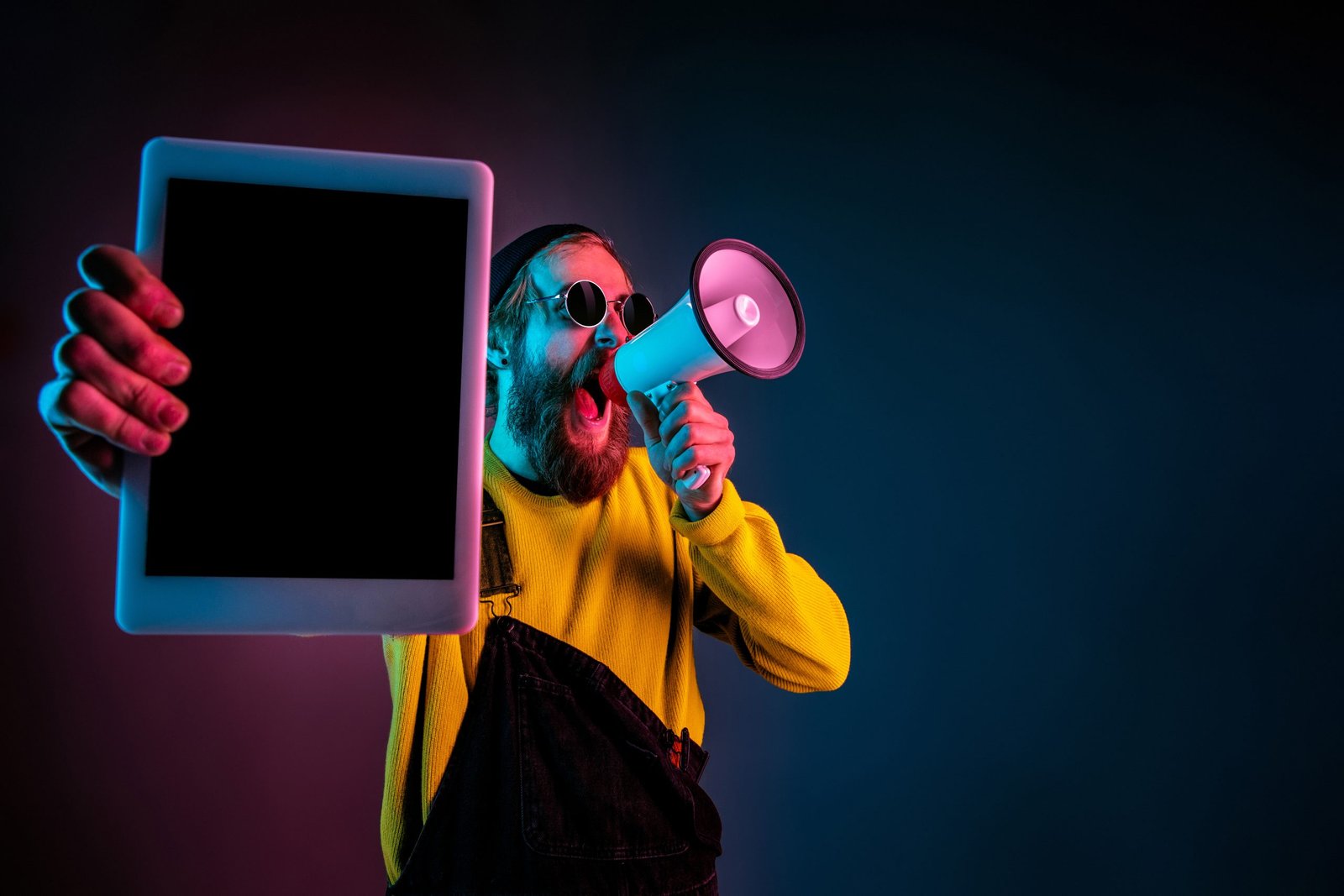 Caucasian man's portrait isolated on gradient studio background in neon light Posicionamiento web Fusagasugá